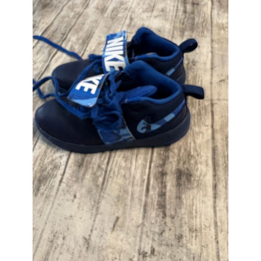 Boys‎ blue Nike team hustler D8 size 4Y